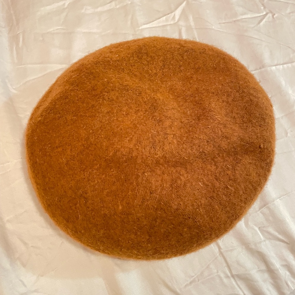 NWOT- GAP Gold Orange Beret